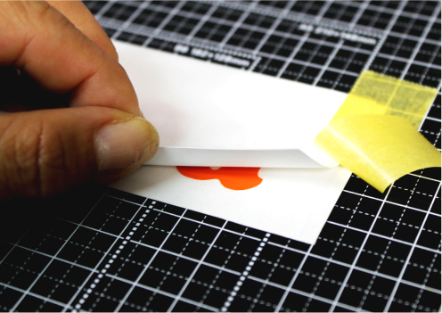 転写シートの使い方　カッティングシートを重ねてマスキングテープで固定